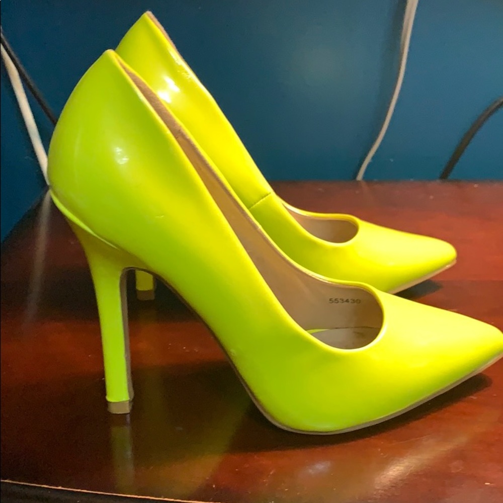 Heels - Picture 4 of 4